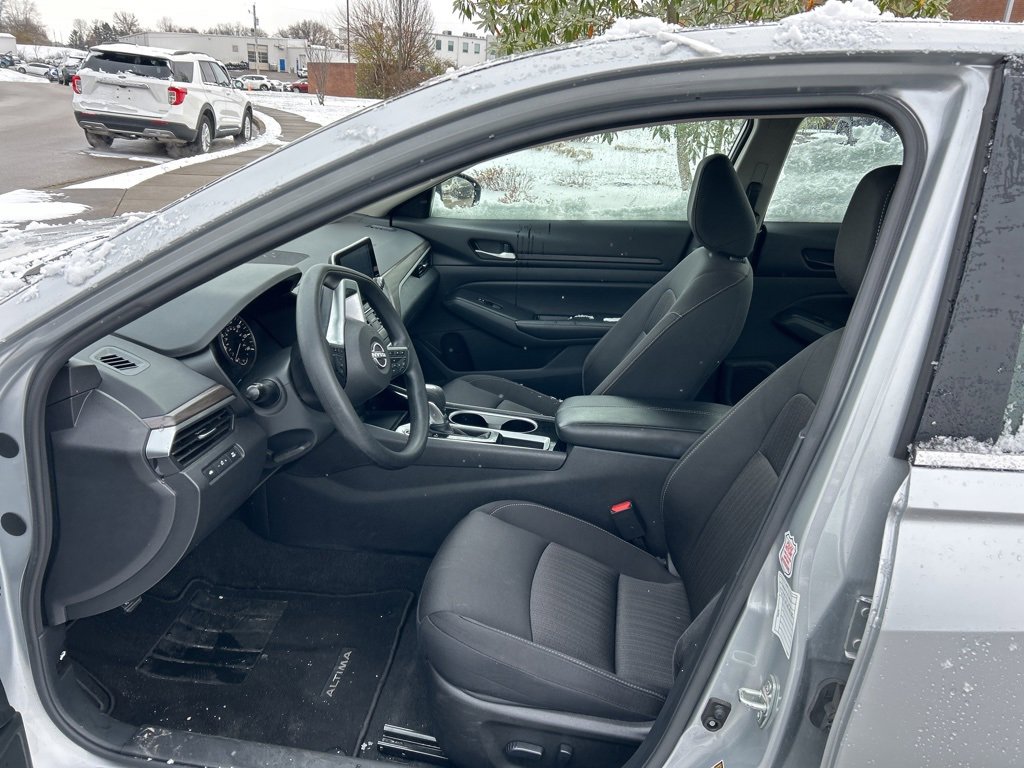 Used 2024 Nissan Altima 2.5 SV image 9