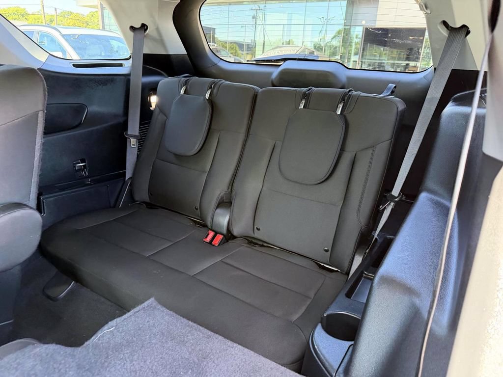 Used 2023 Ford Explorer XLT AWD/4WD image 12