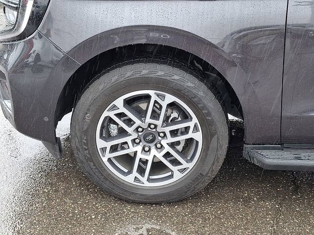 Used 2025 Ford Expedition Active image 27