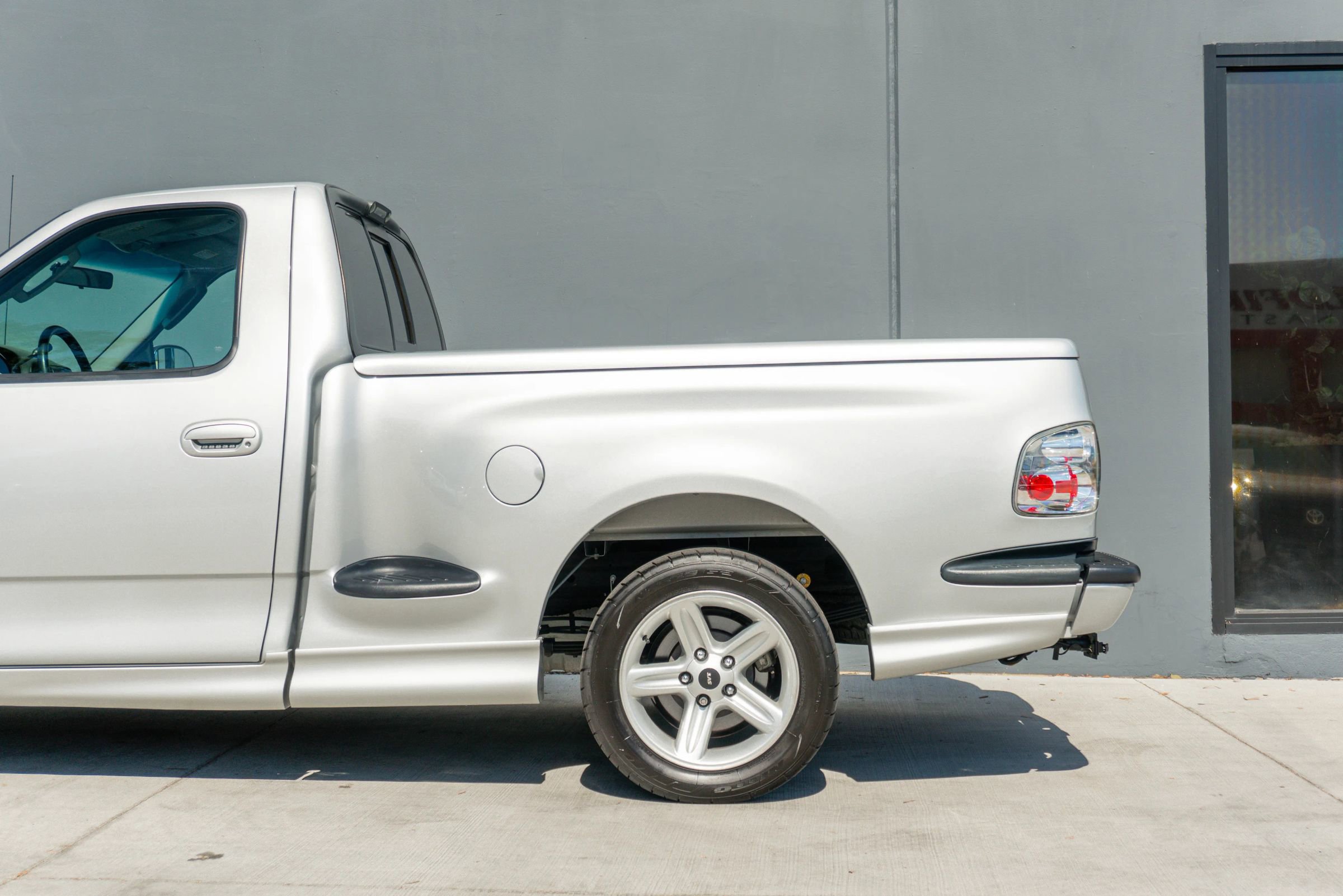 Used 2004 Ford F150 Lightning RWD image 18