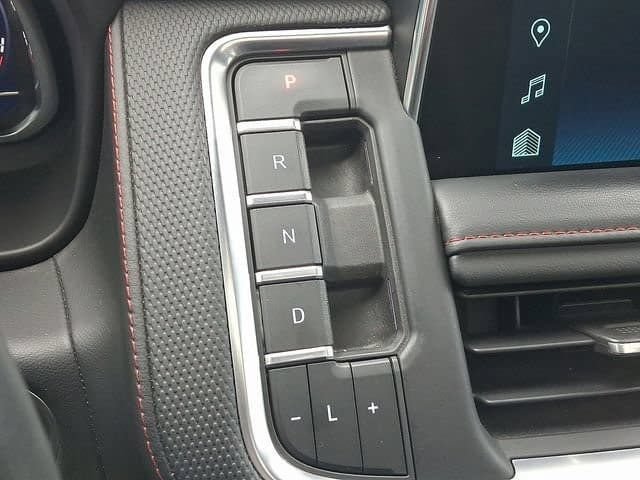 Used 2023 Chevrolet Suburban RST w/ Sport Performance Package AWD/4WD image 17