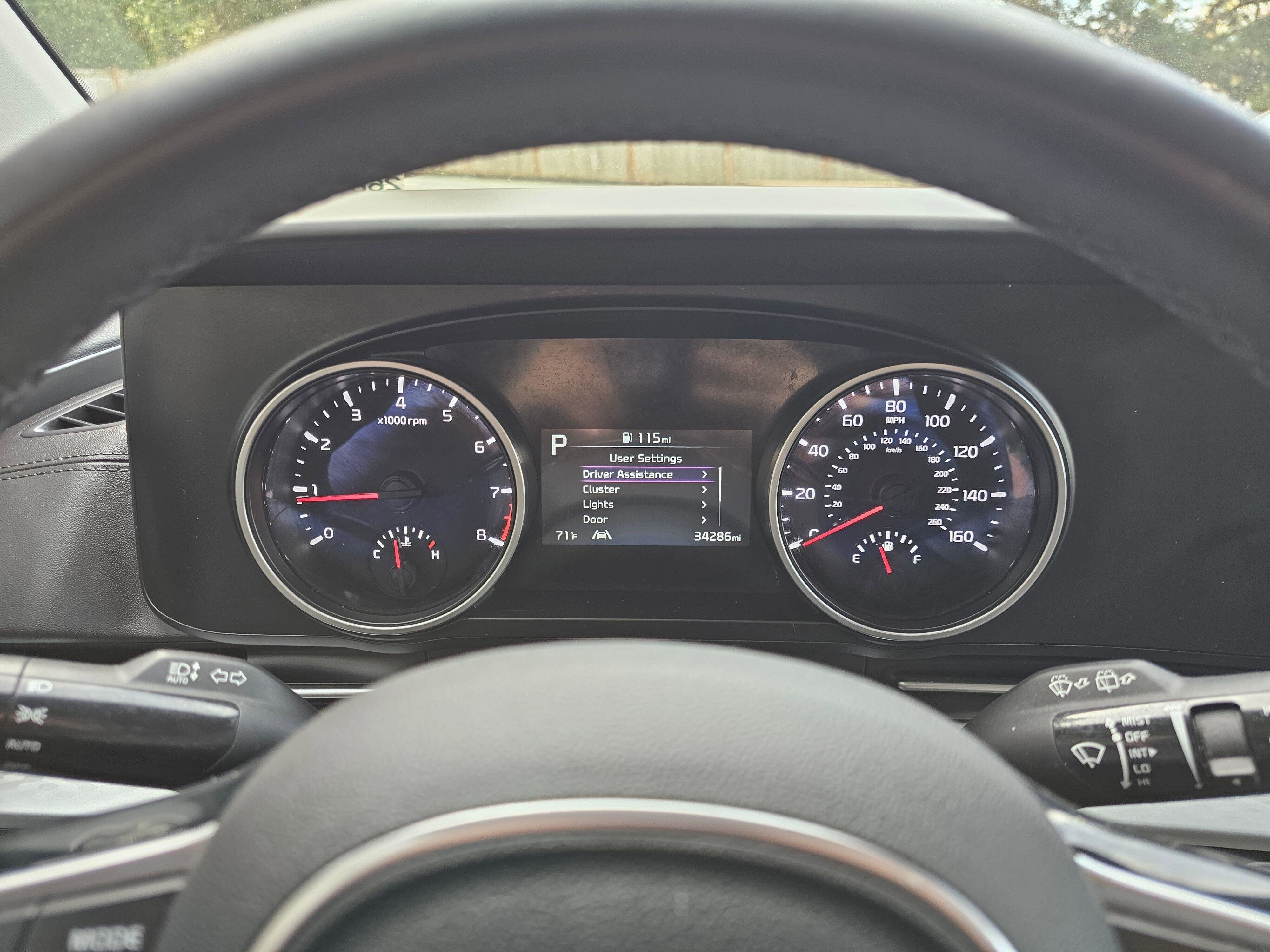 Used 2022 Kia Carnival LX FWD image 24