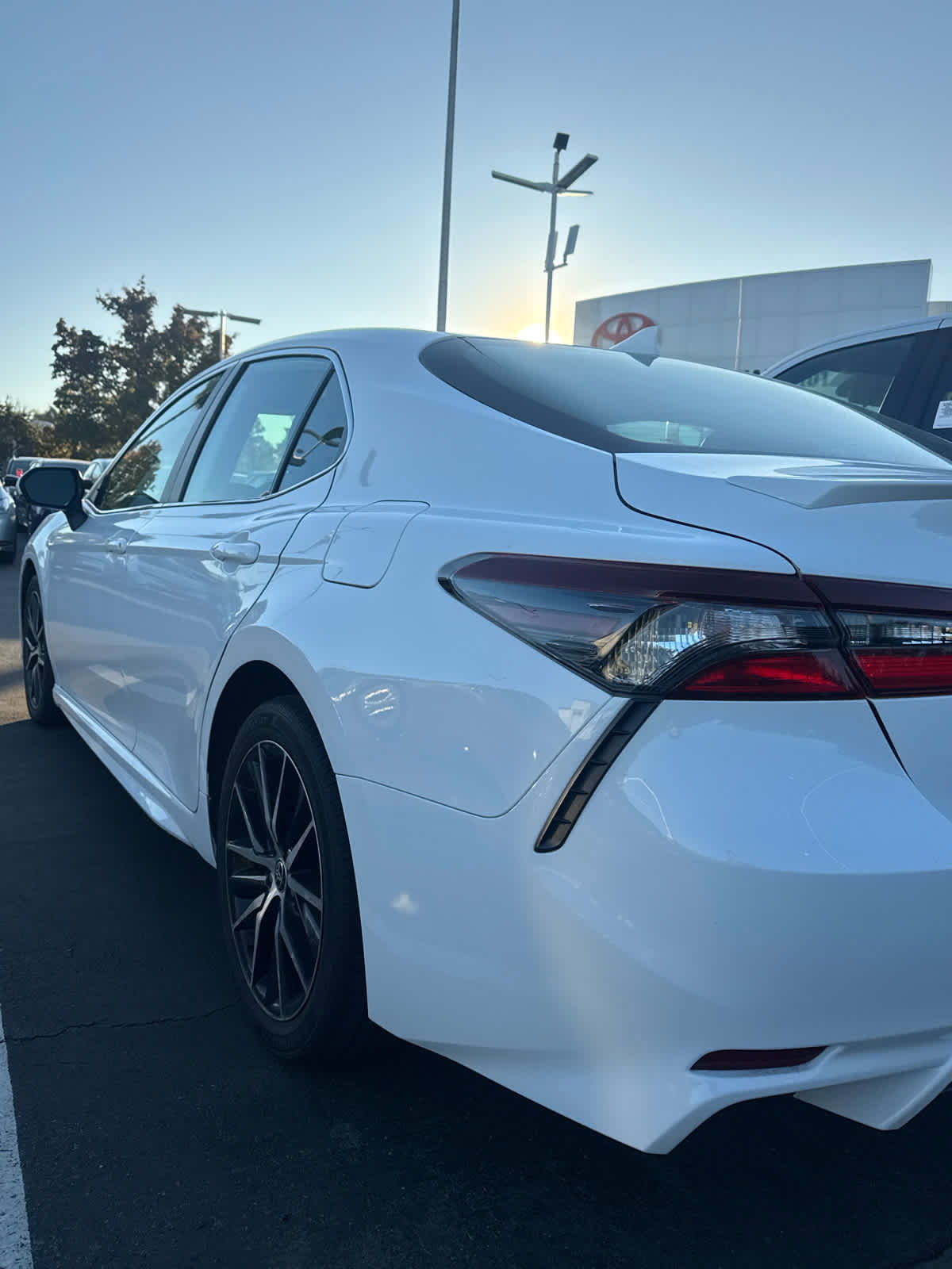 Used 2022 Toyota Camry SE image 5