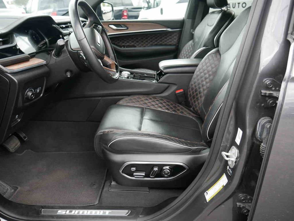 Used 2023 Jeep Grand Cherokee Summit w/ Adv Protech Group IV AWD/4WD image 24