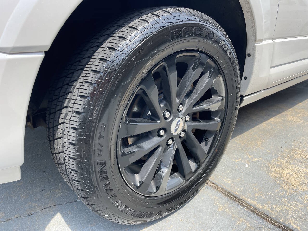 Used 2017 Ford Expedition Limited w/ Equipment Group 301A RWD image 7