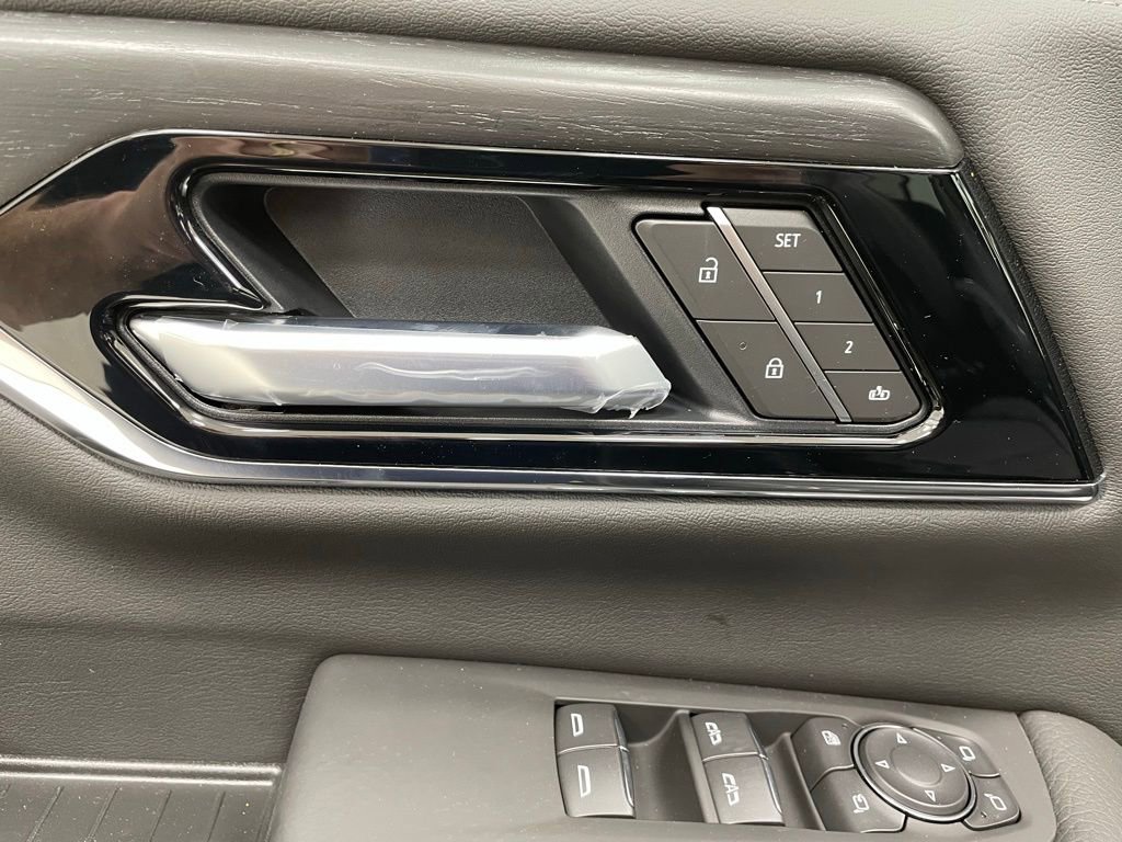 New 2026 GMC Yukon XL Denali w/ Sun & Power Step Package AWD/4WD image 16