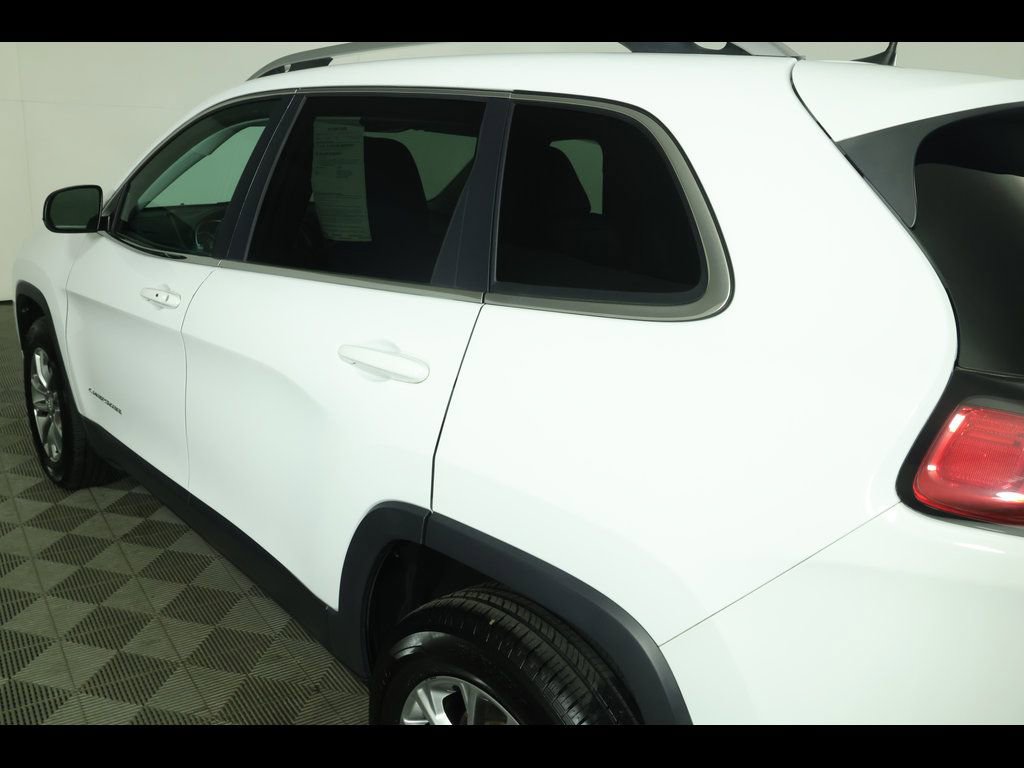 Used 2020 Jeep Cherokee Latitude Plus w/ Cold Weather Group AWD/4WD image 8