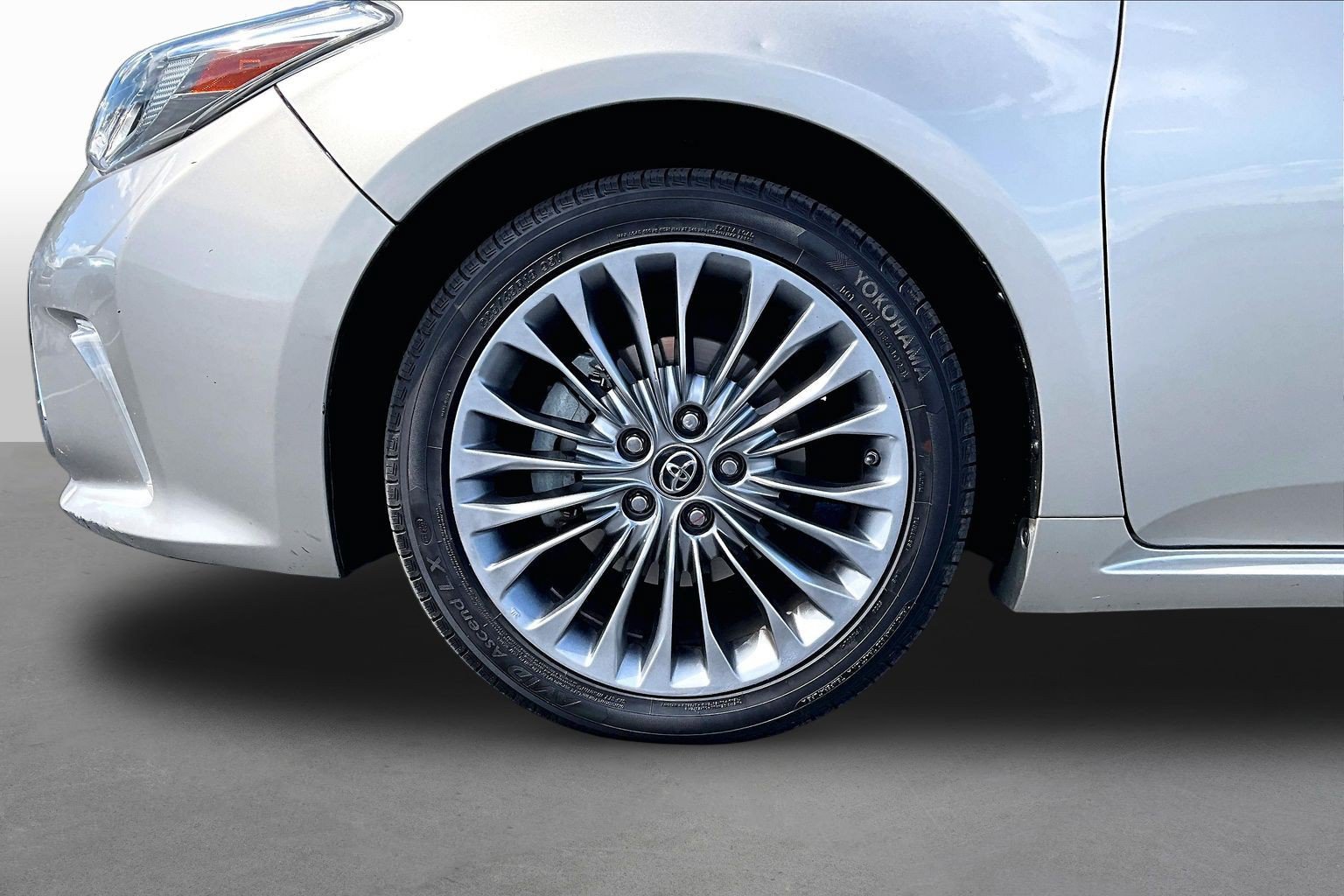 Used 2016 Toyota Avalon Limited w/ Toyota Safety Sense Package FWD image 8