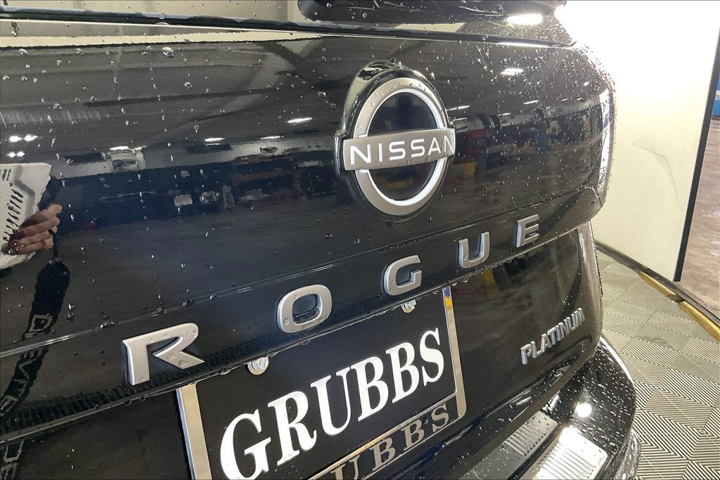 Used 2025 Nissan Rogue Platinum w/ Tech Package FWD image 39
