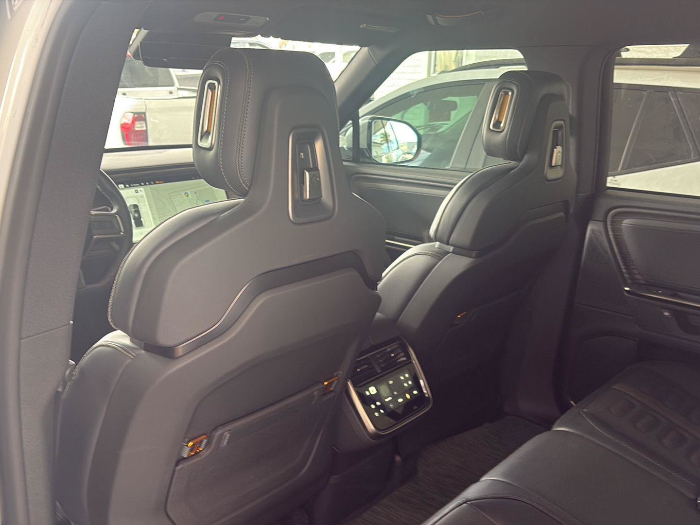 Used 2026 Rivian R1S Adventure AWD/4WD image 25