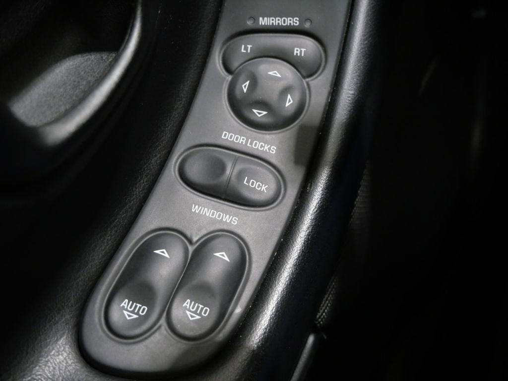 Used 2004 Chevrolet Corvette Convertible image 13