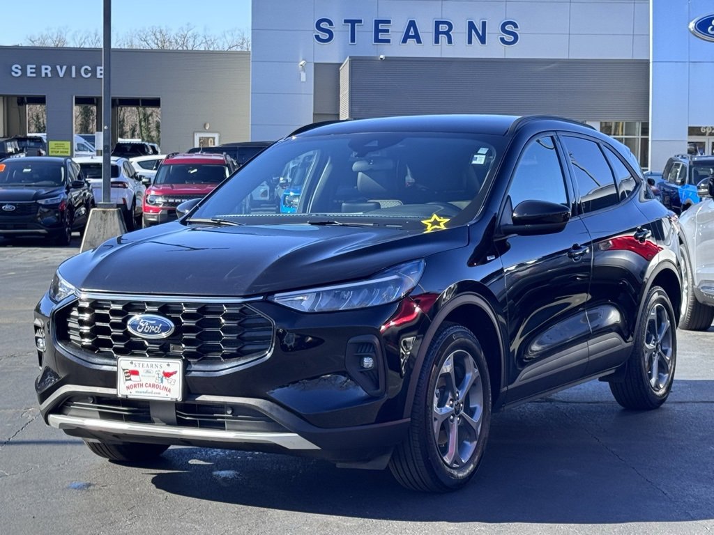 Used 2025 Ford Escape ST-Line Select image 2