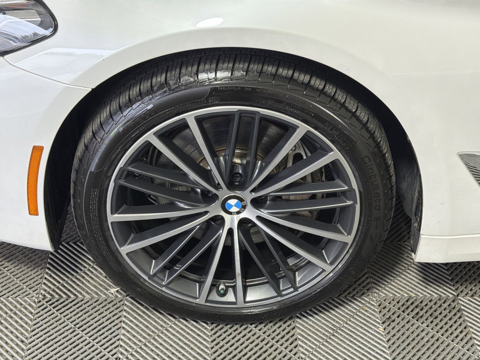 Used 2023 BMW 540i xDrive w/ Premium Package image 12