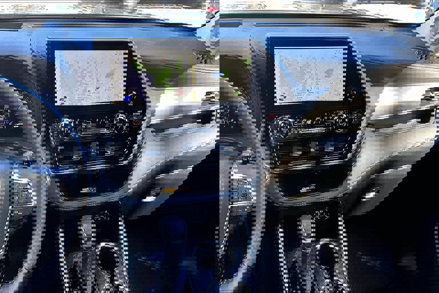 Certified 2025 Toyota Highlander Platinum image 7