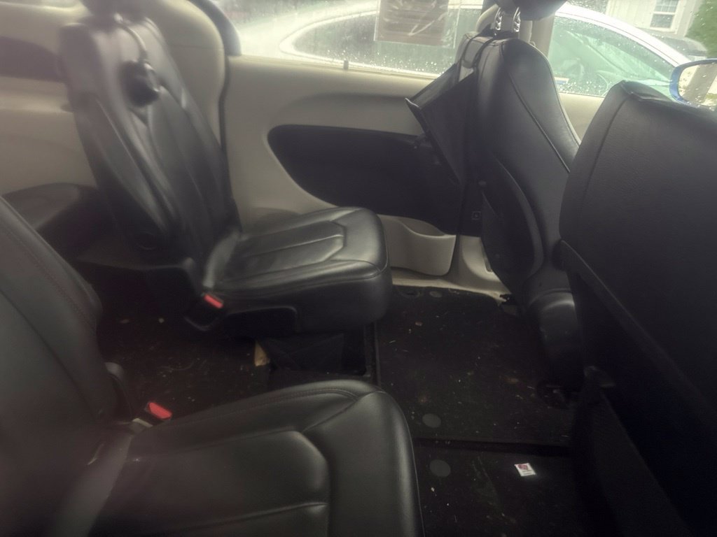 Used 2019 Chrysler Pacifica Touring-L w/ Tire & Wheel Group FWD image 24