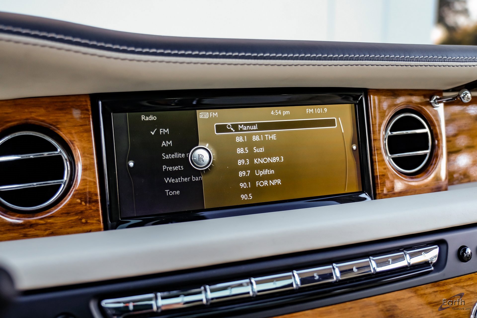 Used 2014 Rolls-Royce Phantom Sedan image 71