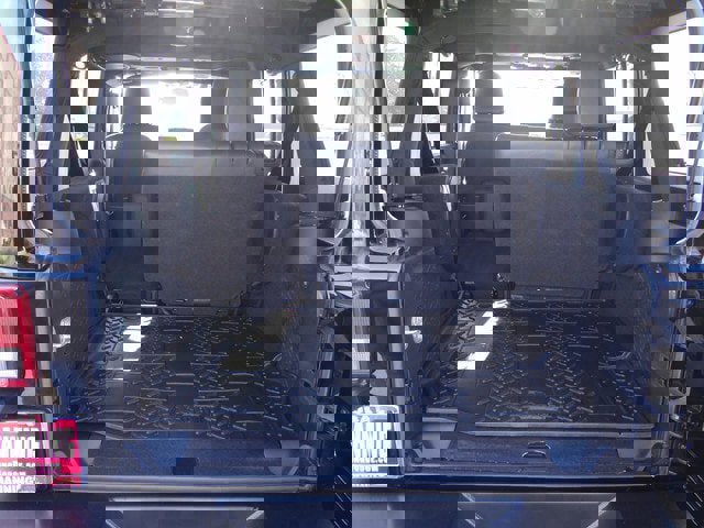 Used 2015 Jeep Wrangler Unlimited Rubicon w/ Connectivity Group image 35