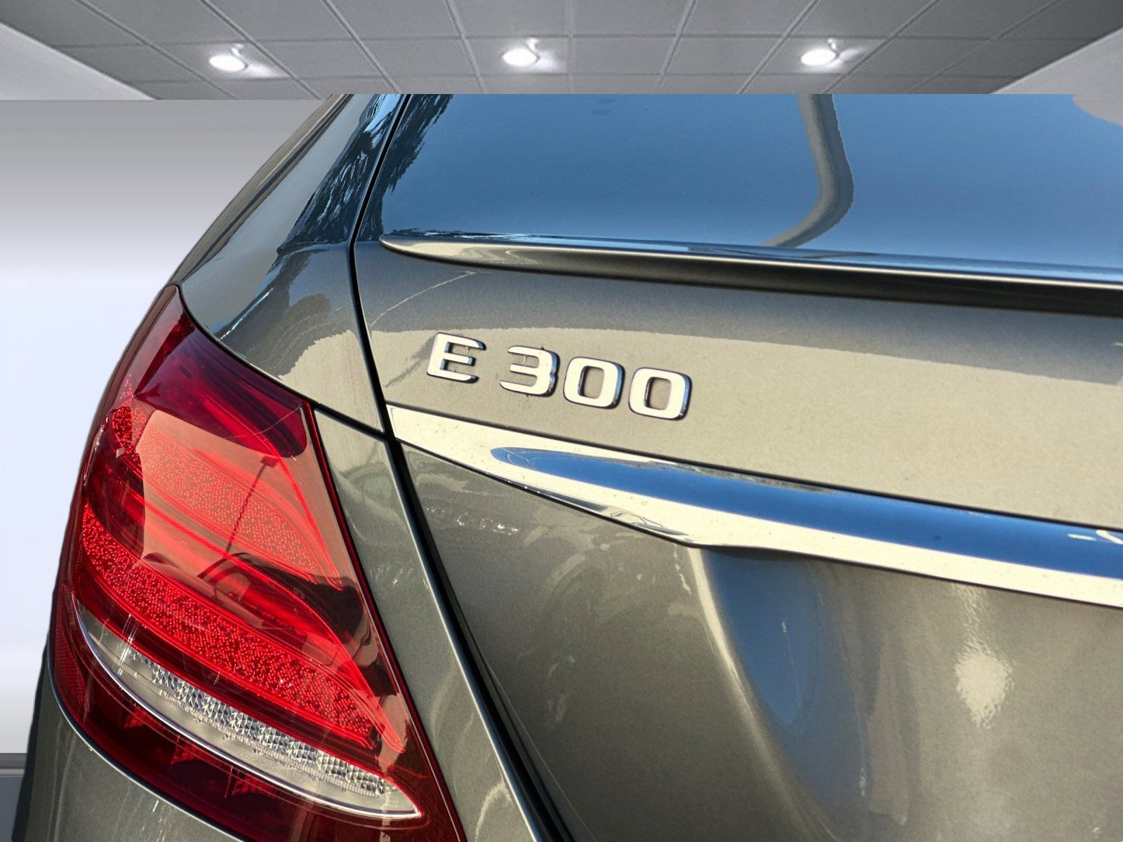 Used 2017 Mercedes-Benz E 300 4MATIC image 20