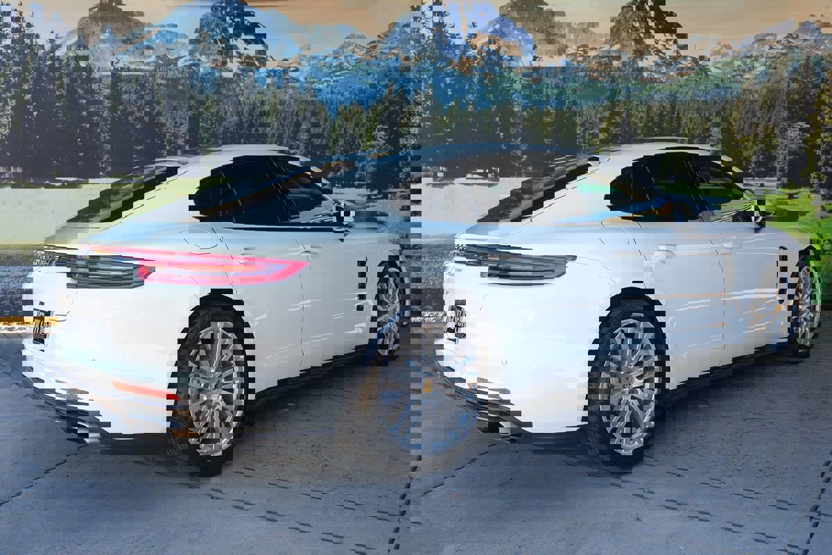 Used 2017 Porsche Panamera image 6