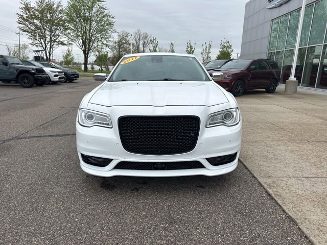 Used 2017 Chrysler 300 C w/ Safetytec Plus Group AWD/4WD image 2