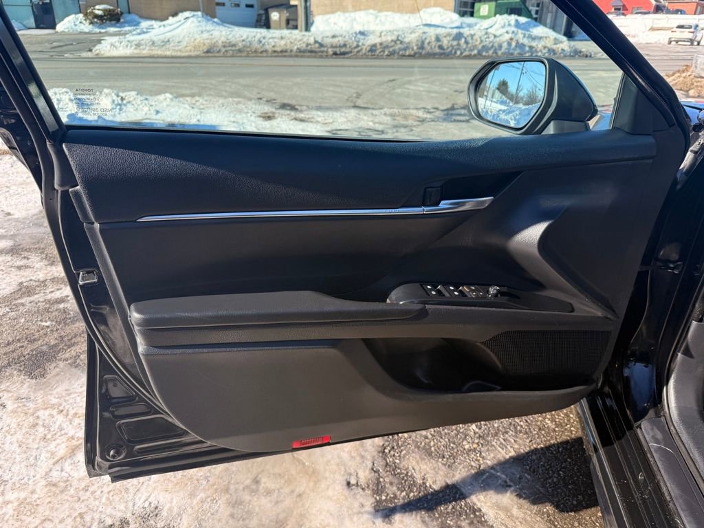 Used 2020 Toyota Camry SE image 20