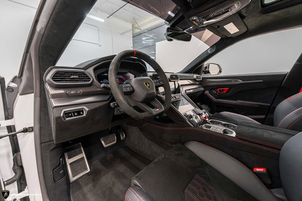 Used 2023 Lamborghini Urus Performante AWD/4WD image 48