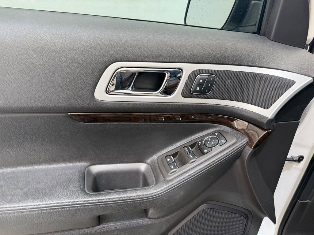 Used 2015 Ford Explorer Limited w/ Equipment Group 301A FWD image 13