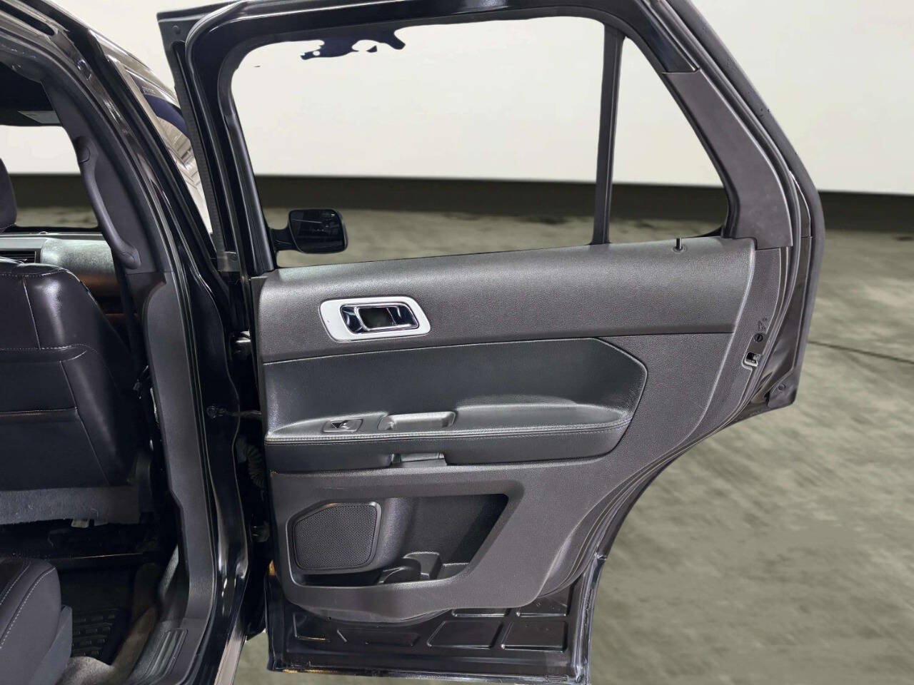 Used 2014 Ford Explorer Limited w/ Equipment Group 301A AWD/4WD image 18