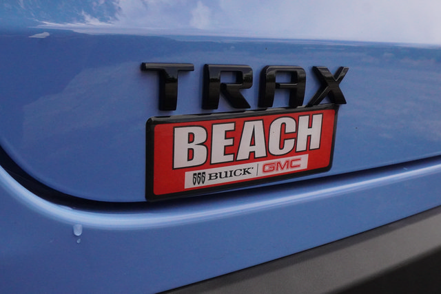 Used 2024 Chevrolet Trax RS w/ Sunroof Package FWD image 34