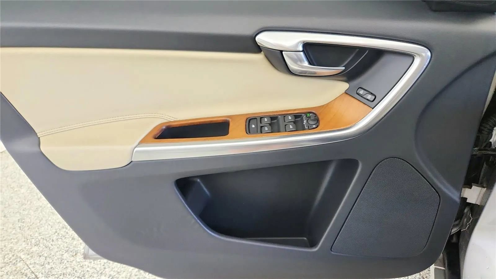 Used 2017 Volvo XC60 T5 Inscription w/ Preferred Option Package AWD/4WD image 33