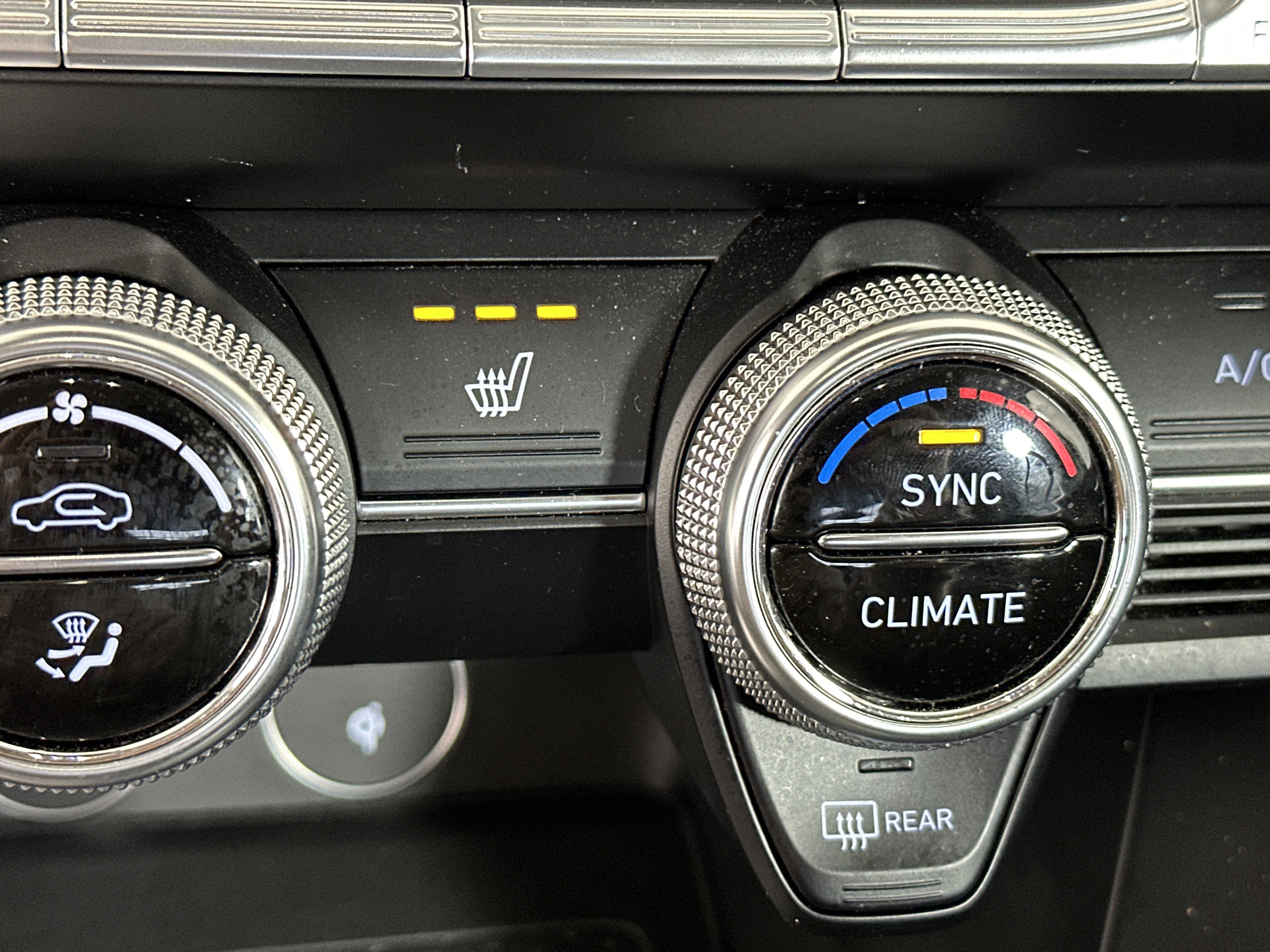 Used 2022 Genesis G70 2.0T w/ Prestige Package image 27