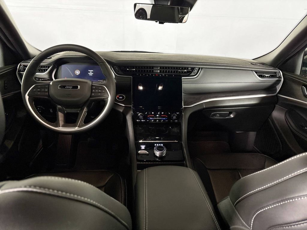 New 2025 Jeep Grand Cherokee Limited image 13