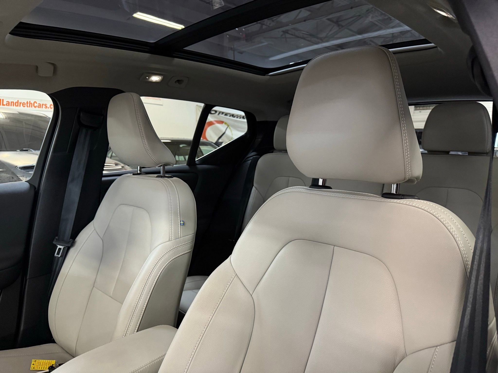 Used 2025 Volvo XC40 B5 Plus image 42