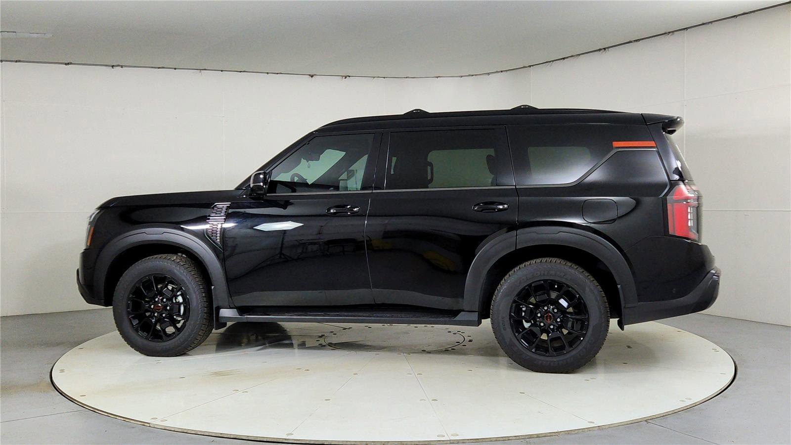 New 2025 Nissan Armada PRO-4X w/ Pro-4X Premium Package image 4