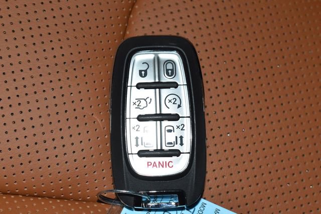 New 2026 Chrysler Pacifica Pinnacle w/ Trailer Tow Group image 27