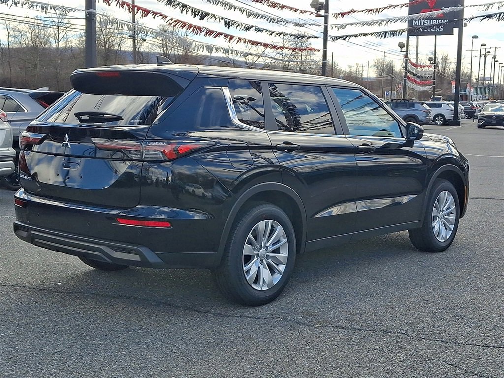 New 2026 Mitsubishi Outlander ES image 4