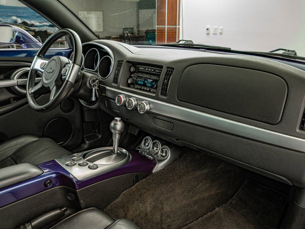 Used 2004 Chevrolet SSR w/ Preferred Equipment Group image 37