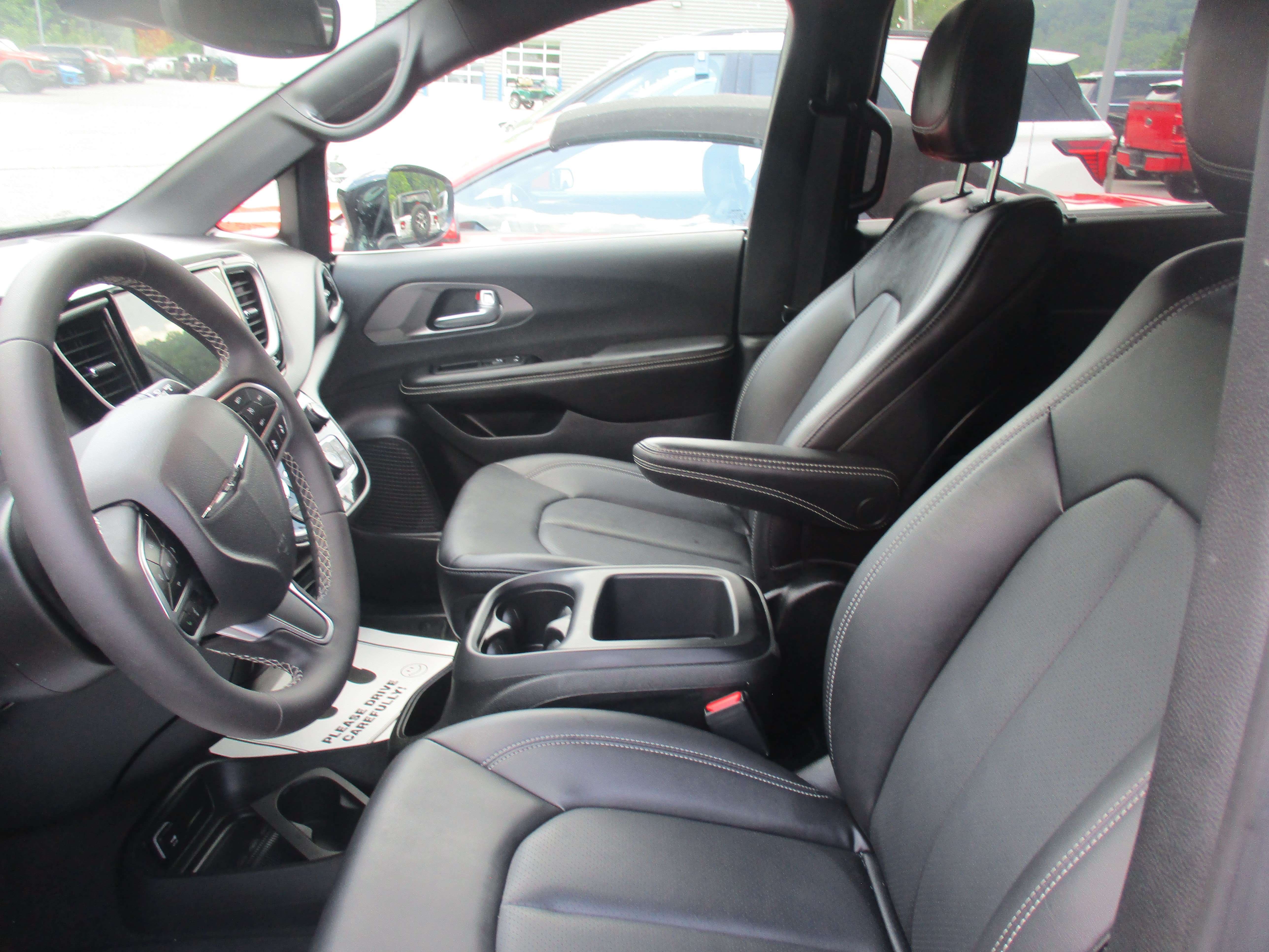 Used 2026 Chrysler Pacifica Select FWD image 15