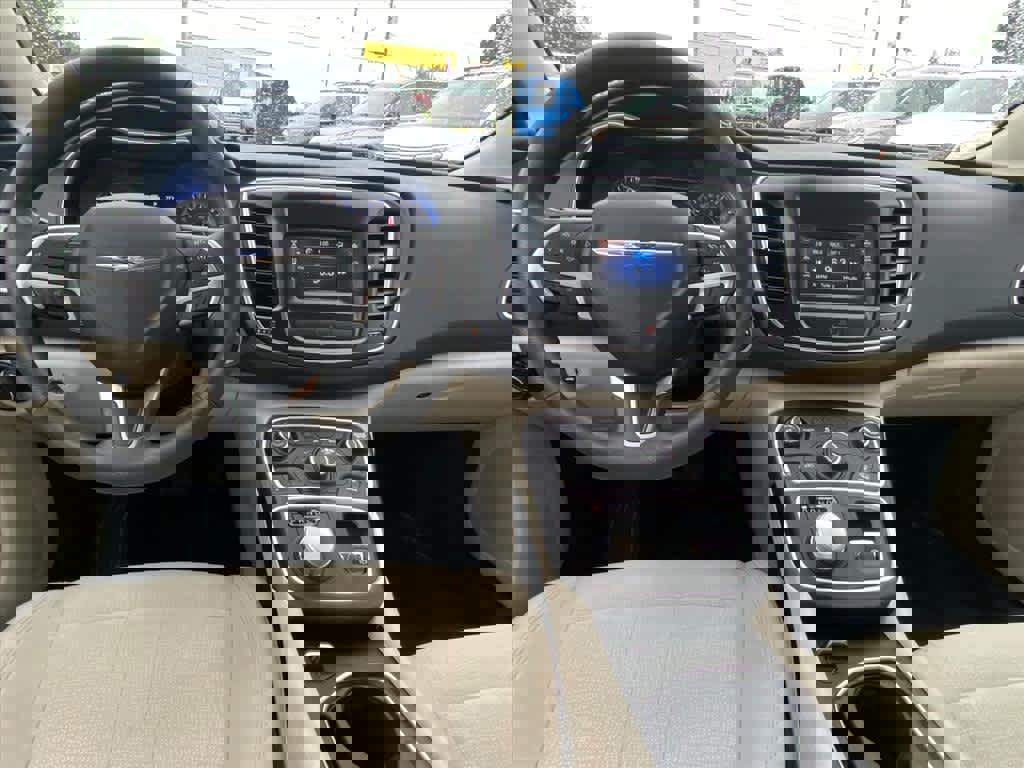 Used 2016 Chrysler 200 Limited image 11