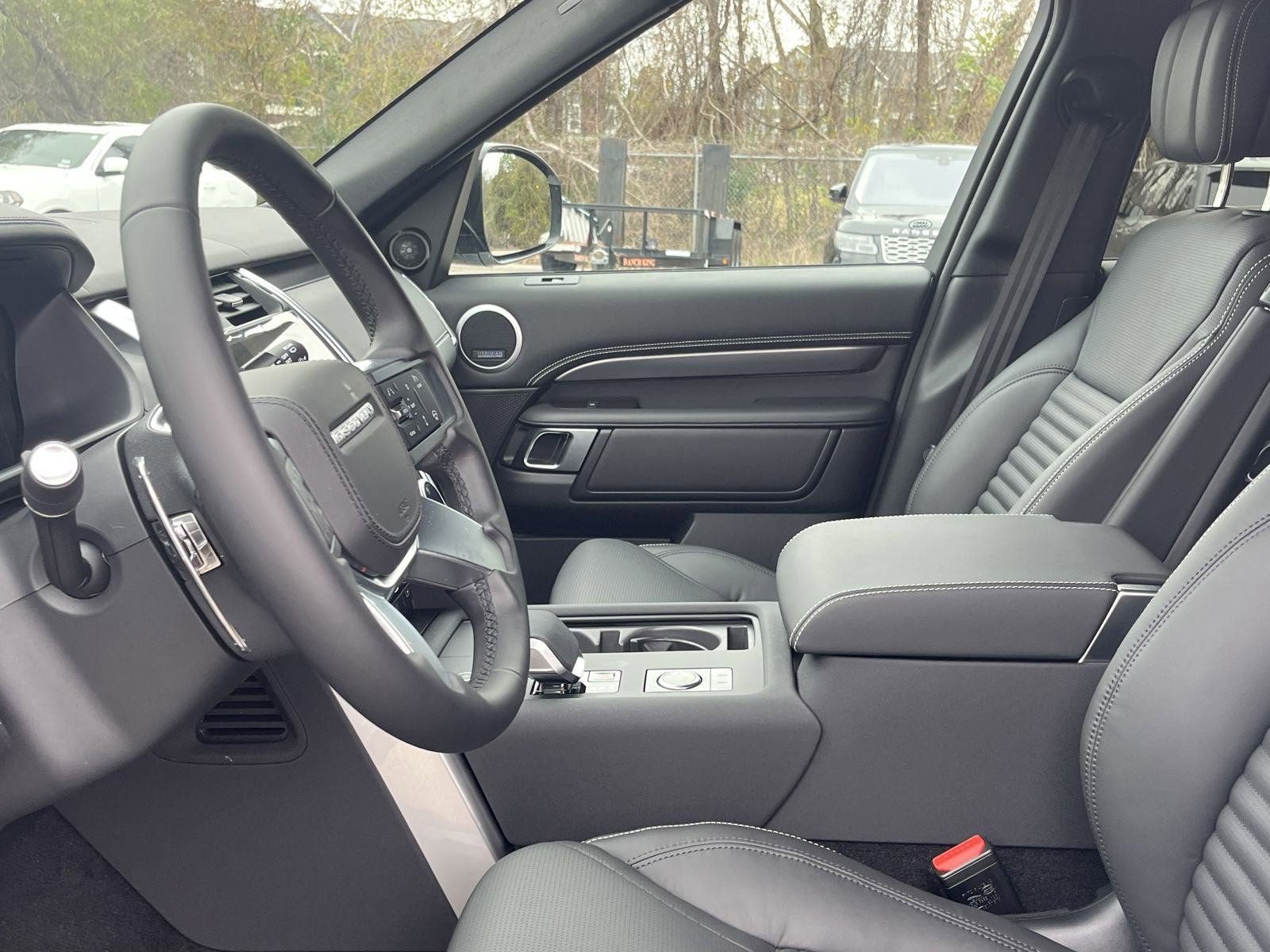 Used 2025 Land Rover Discovery Metropolitan Edition AWD/4WD image 4