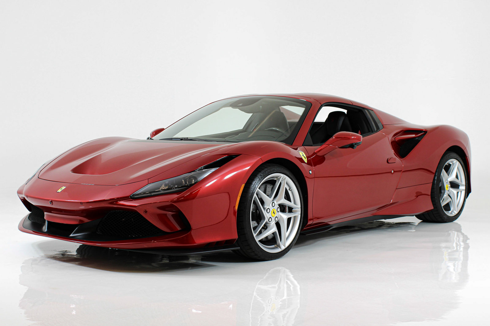 Certified 2023 Ferrari F8 Tributo RWD image 3