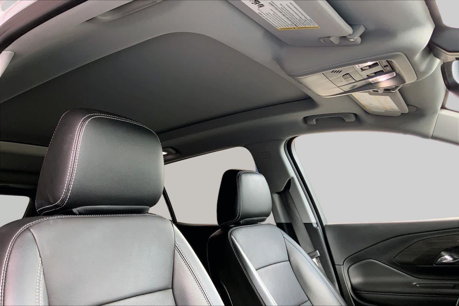 Used 2023 GMC Terrain SLT w/ Tech Package FWD image 14
