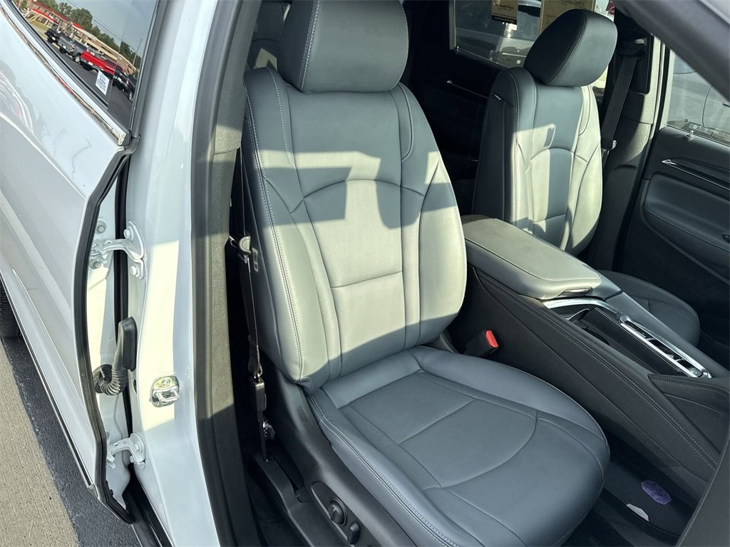 Used 2024 Buick Enclave Essence image 32