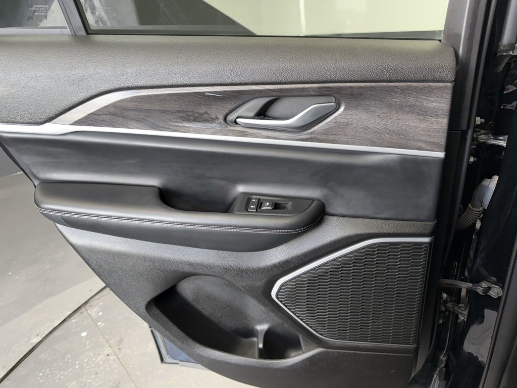 Used 2022 Jeep Grand Cherokee Limited image 43