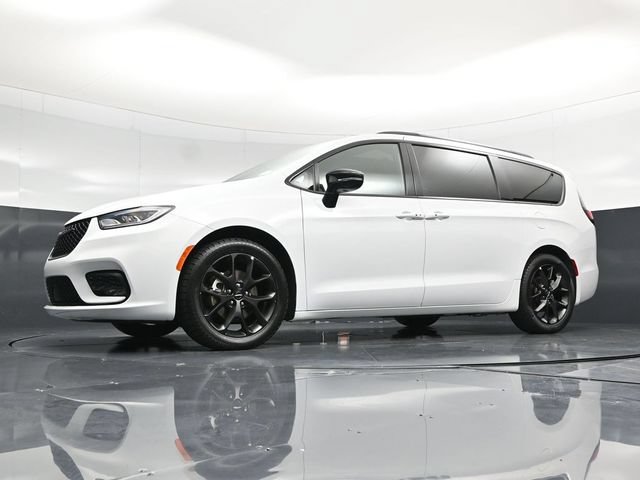 Used 2025 Chrysler Pacifica Limited FWD image 63