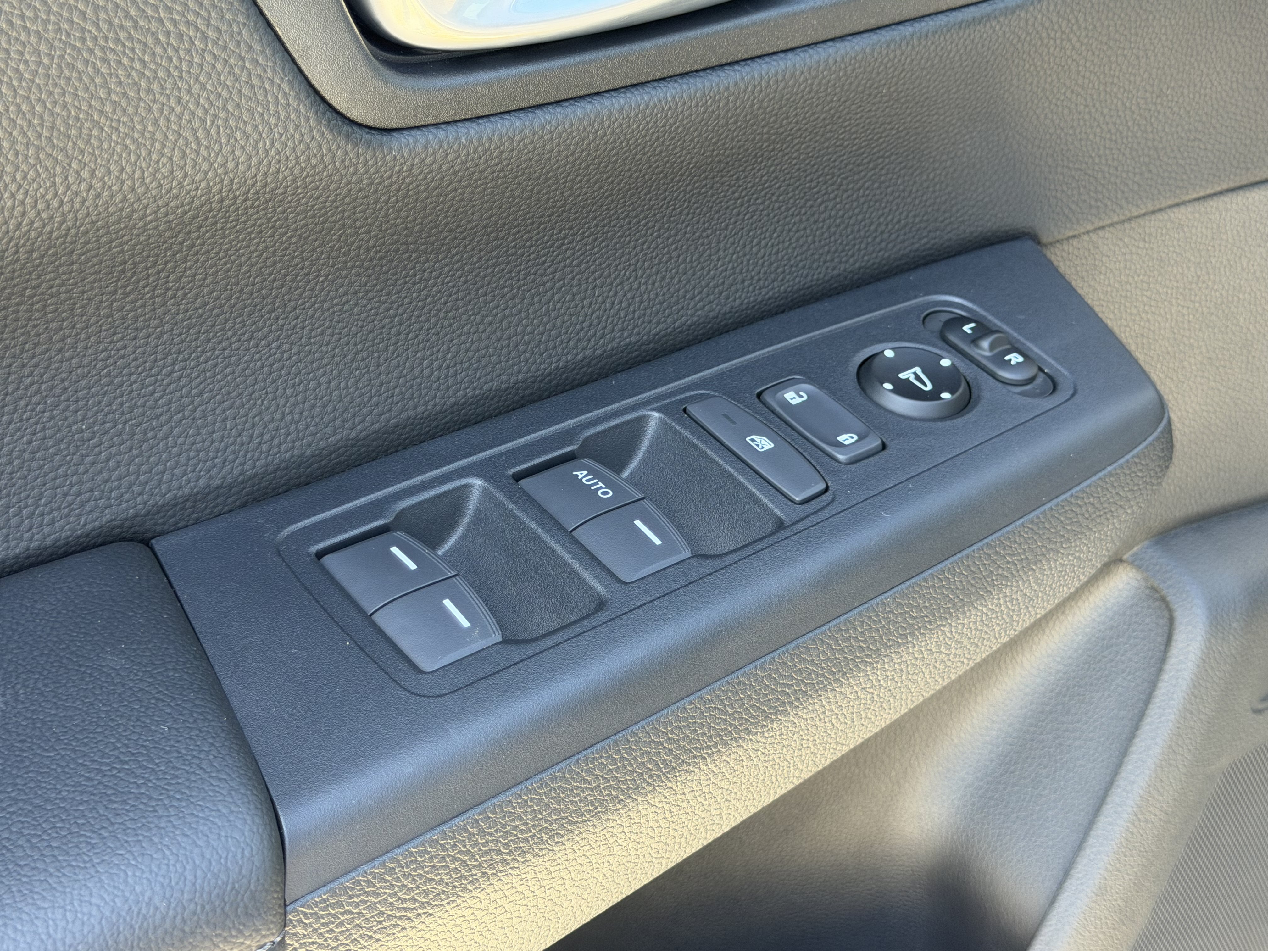 Used 2025 Honda CR-V LX image 19