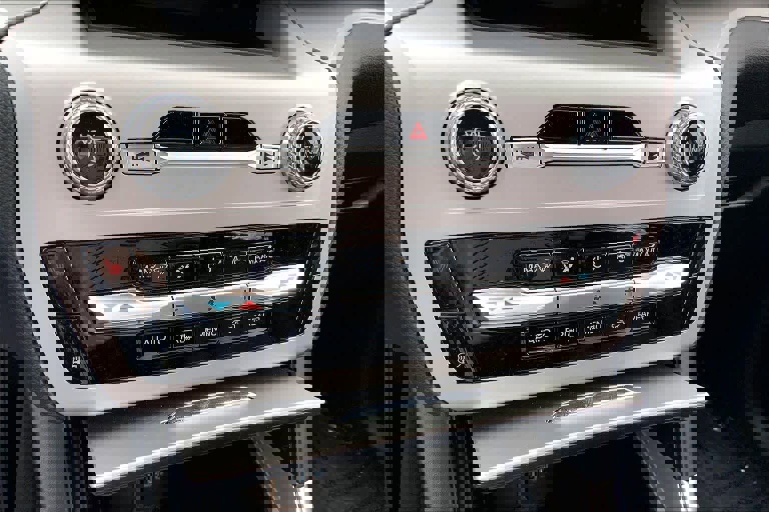 Used 2024 Ford Explorer XLT w/ Equipment Group 202A image 32