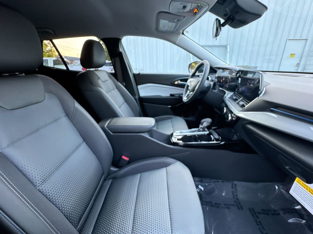 New 2026 Chevrolet Trax LT w/ LT Convenience Package FWD image 31