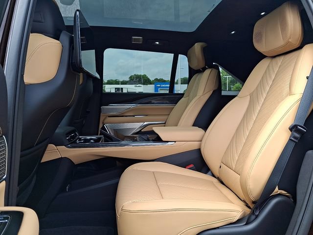 Used 2026 Cadillac Escalade IQ Sport 2 AWD/4WD image 8