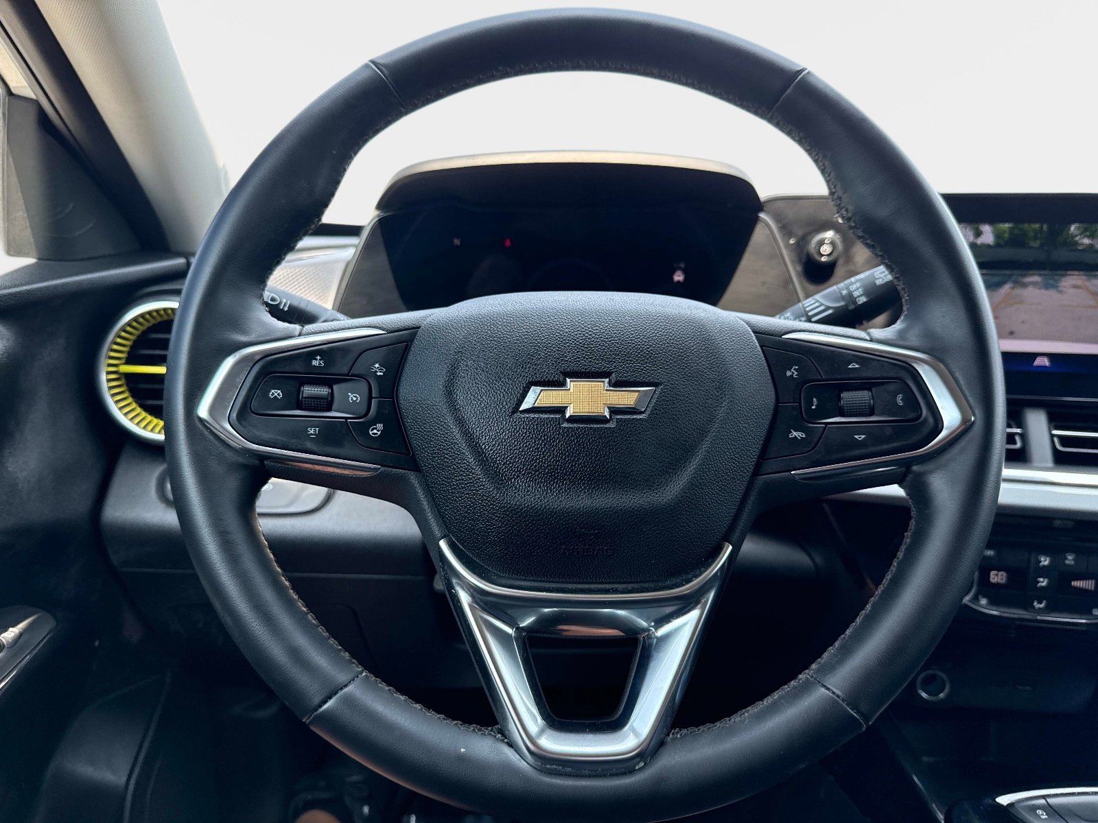 Used 2024 Chevrolet Trax LT w/ Driver Confidence Package image 24